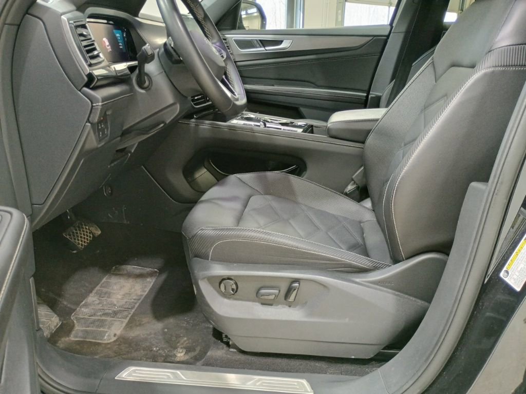 Used 2024 Volkswagen Atlas Cross Sport SE FWD image 11