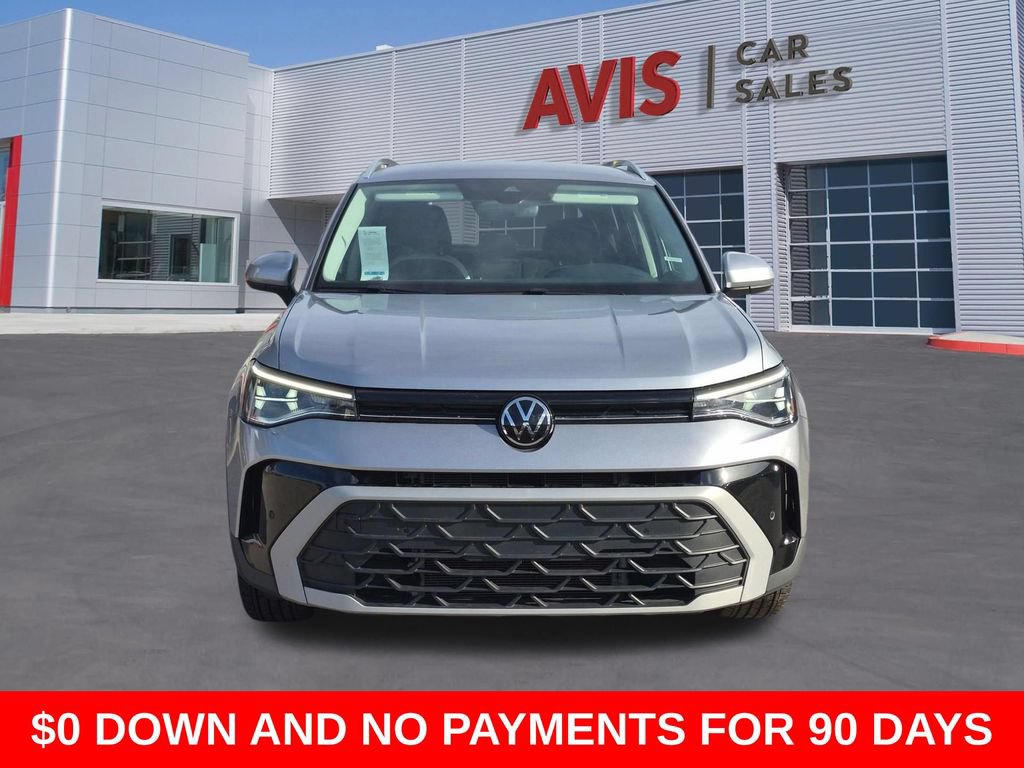 Used 2025 Volkswagen Taos SE FWD image 2