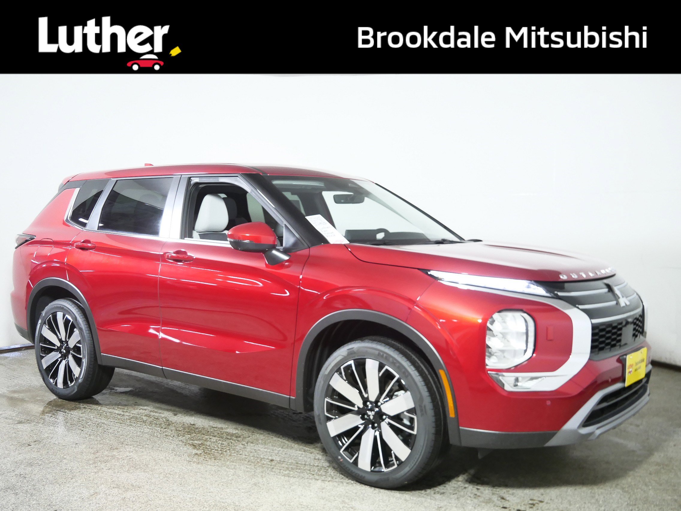 New 2025 Mitsubishi Outlander SE