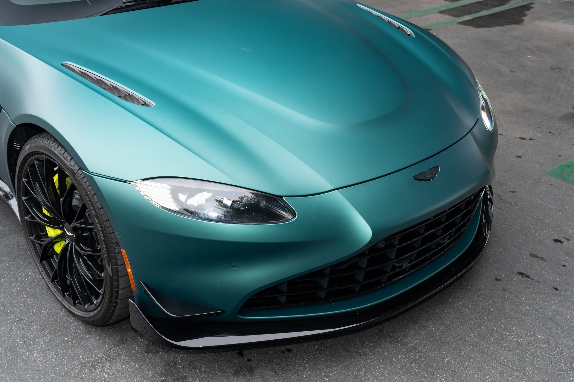 Used 2023 Aston Martin V8 Vantage Roadster image 11