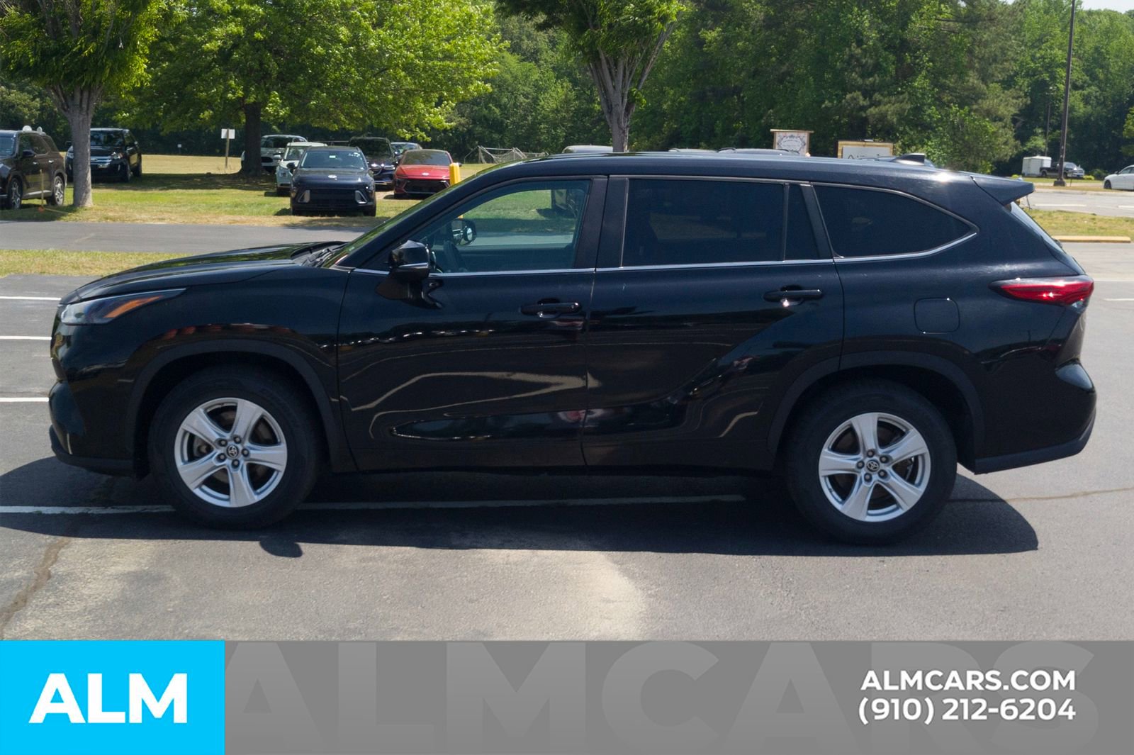 Used 2023 Toyota Highlander L FWD image 12