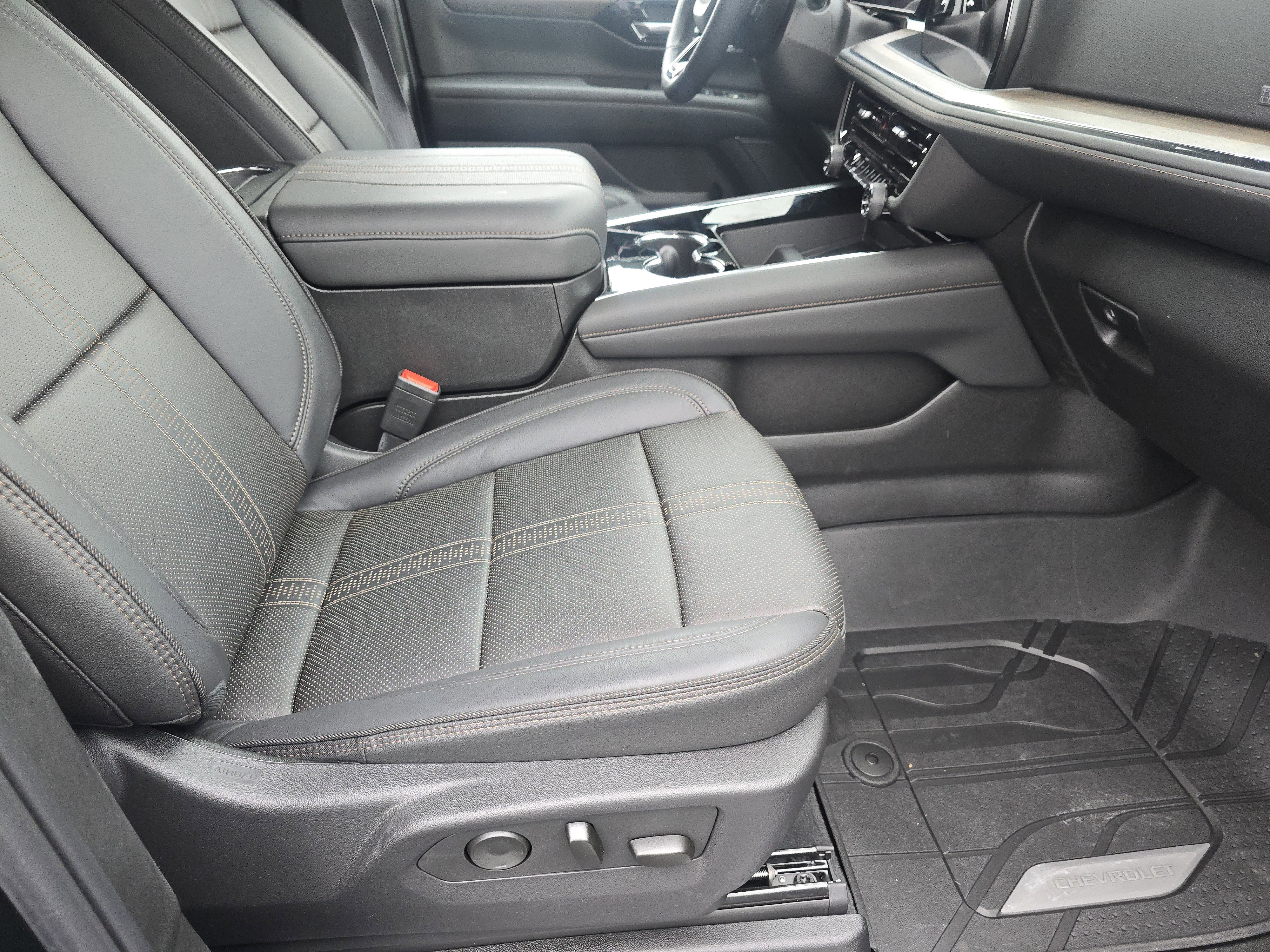 New 2026 Chevrolet Suburban High Country image 24