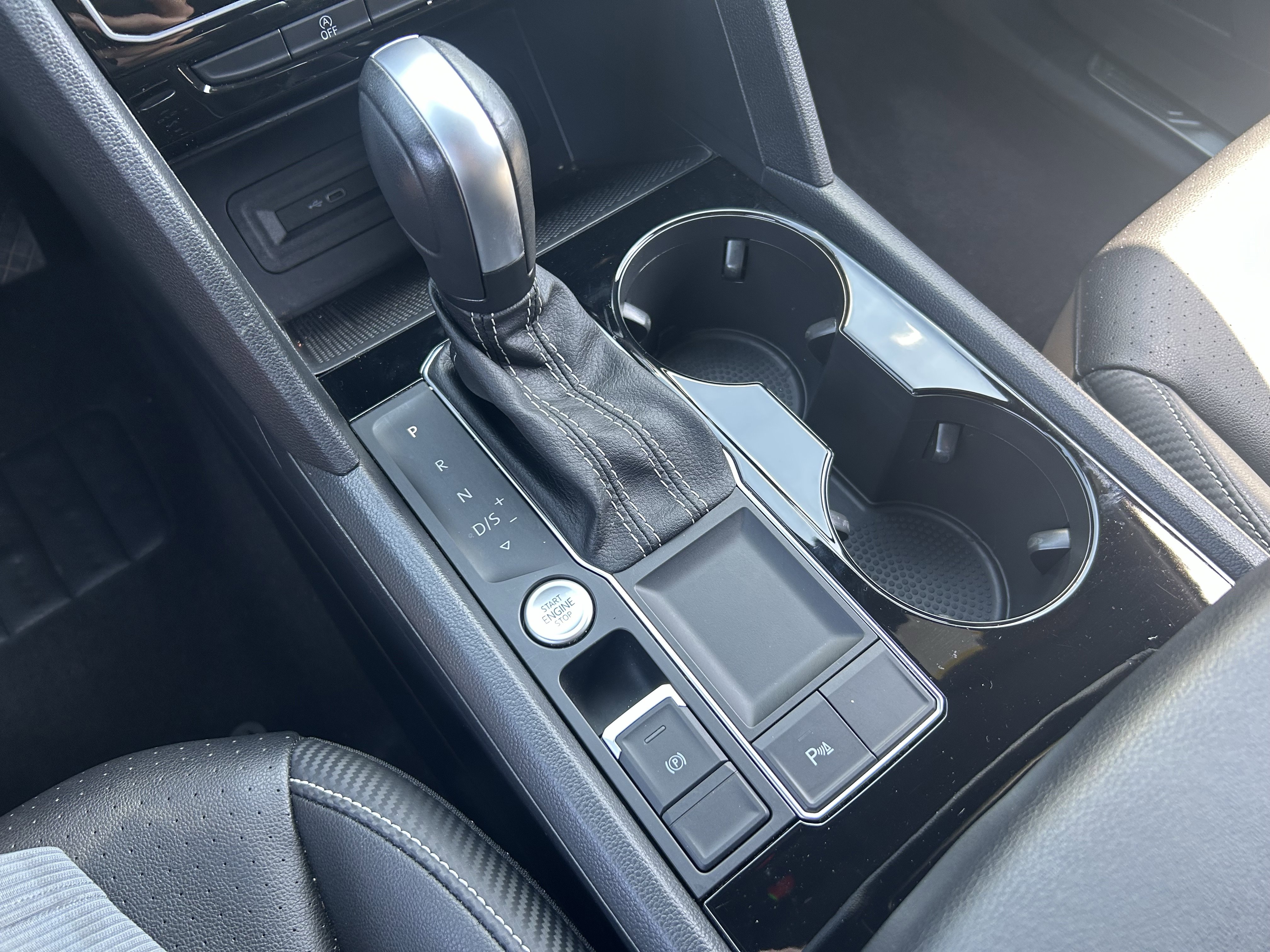 Certified 2023 Volkswagen Atlas Cross Sport SE w/ Black Wheel Package FWD image 15