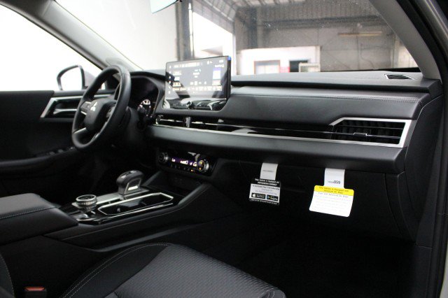 New 2026 Mitsubishi Outlander ES image 17