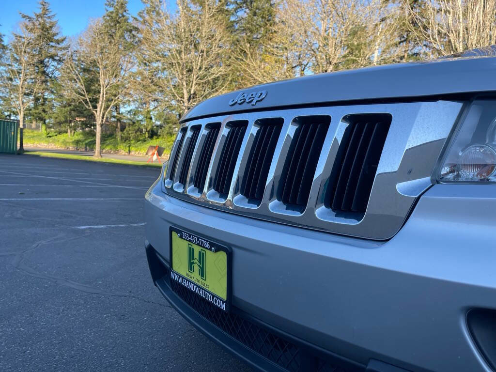 Used 2011 Jeep Grand Cherokee Laredo AWD/4WD image 17