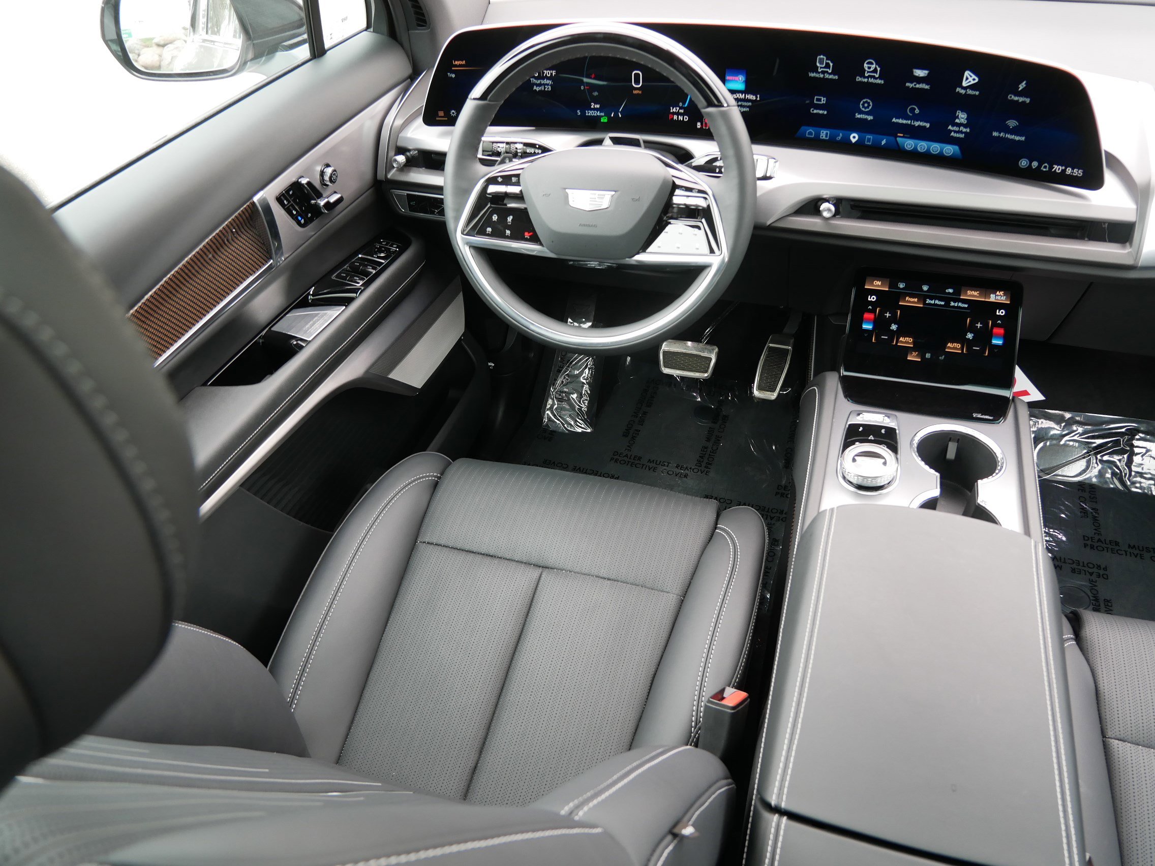 Certified 2026 Cadillac Vistiq Sport w/ LPO, Floor Liner Package AWD/4WD image 9