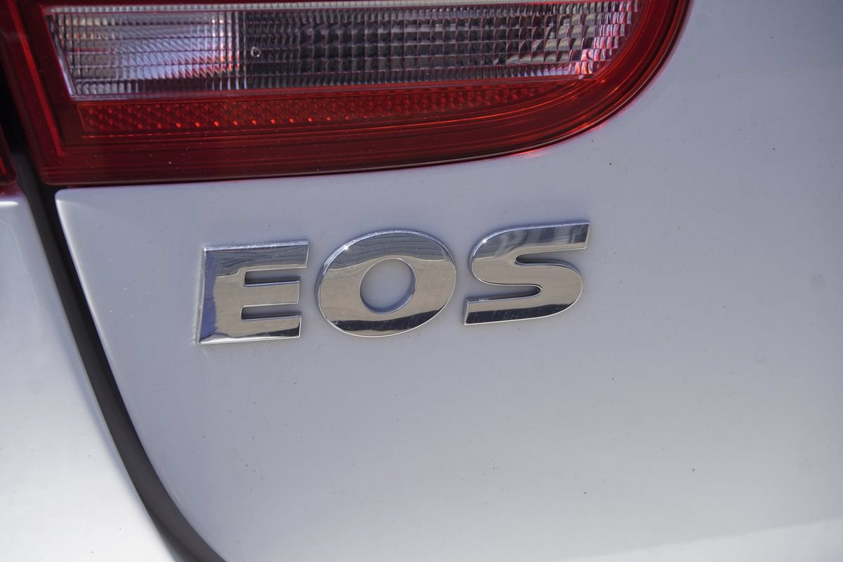 Used 2013 Volkswagen Eos FWD image 24