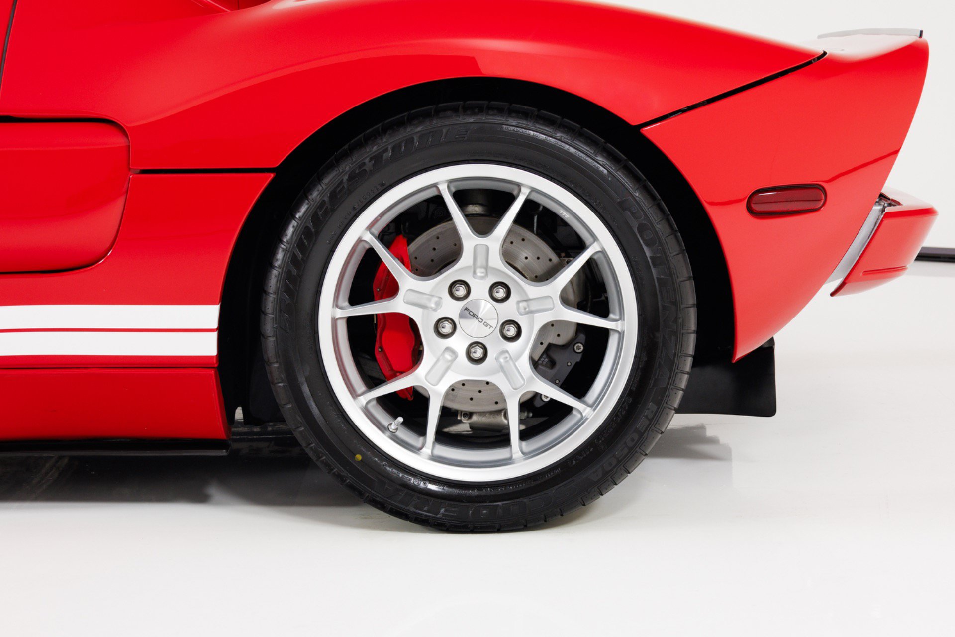 Used 2006 Ford GT RWD image 10