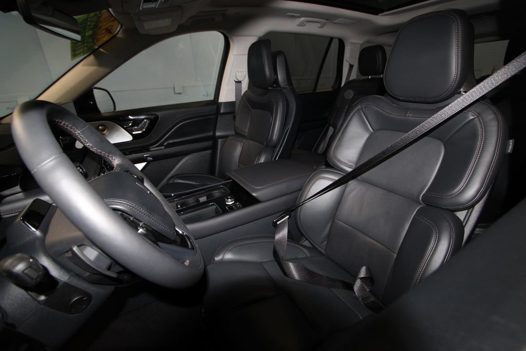 Used 2026 Lincoln Aviator Reserve AWD/4WD image 4