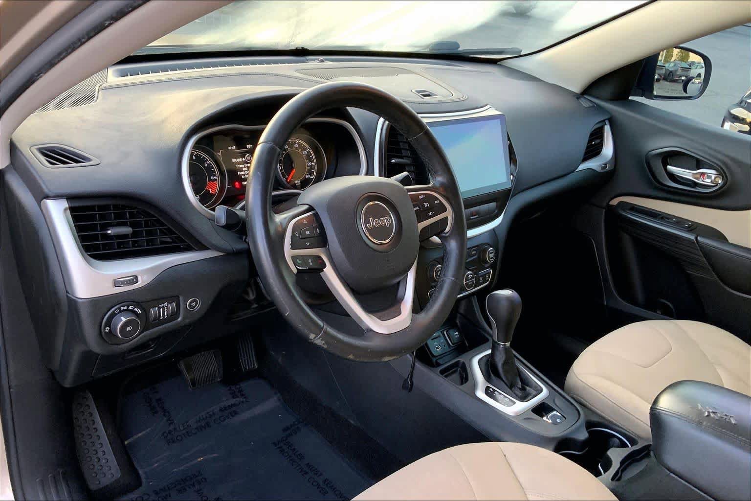 Used 2015 Jeep Cherokee Latitude w/ Comfort/Convenience Group image 17