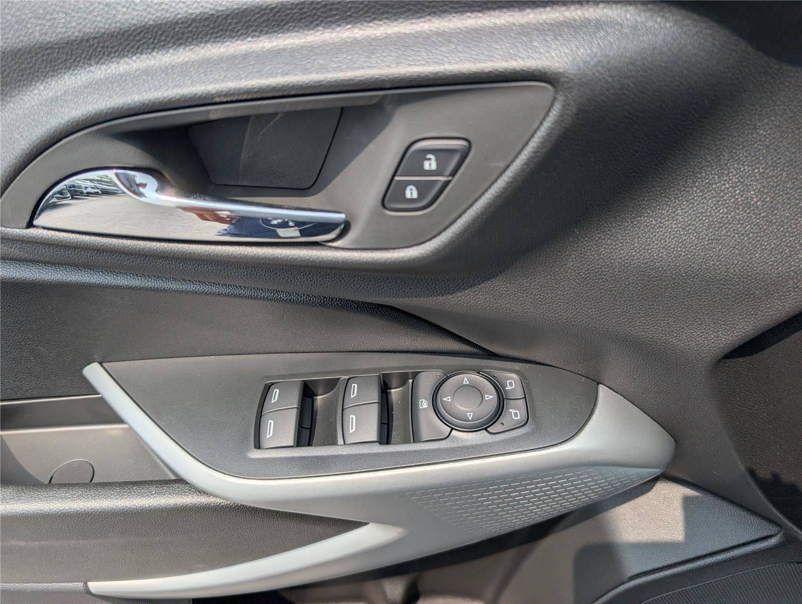 New 2026 Chevrolet Trax RS FWD image 17