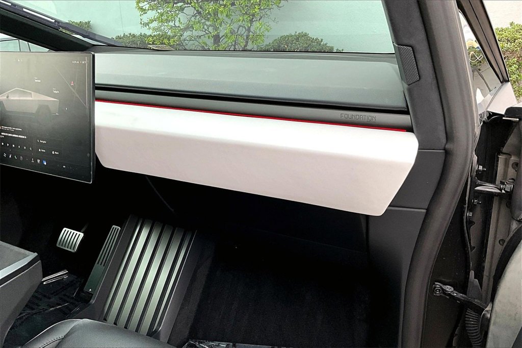 Used 2024 Tesla Cybertruck AWD Crew Cab image 26
