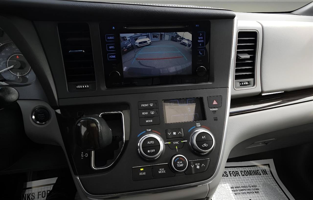 Used 2017 Toyota Sienna XLE w/ XLE Navigation Package AWD/4WD image 15