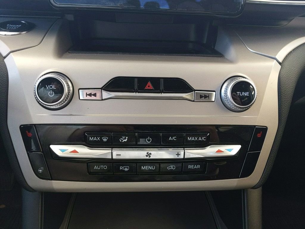 Certified 2023 Ford Explorer XLT w/ Equipment Group 202A AWD/4WD image 21
