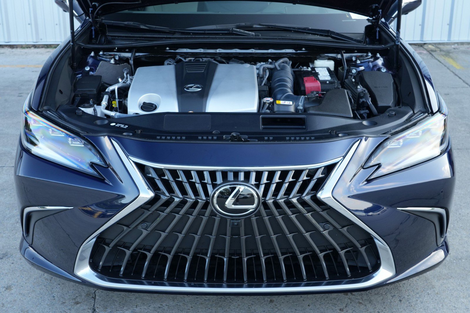Used 2025 Lexus ES 350 Ultra Luxury w/ Accessory Package (Z1) image 8