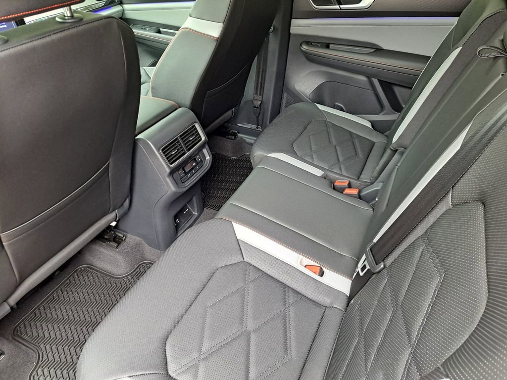 Used 2025 Volkswagen Atlas Peak Edition SE image 22