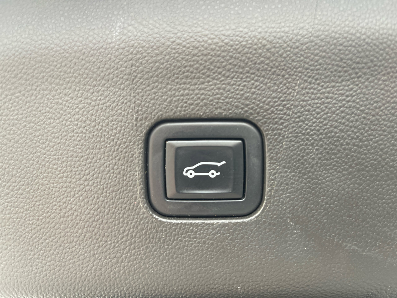 Used 2022 Buick Enclave Premium image 22