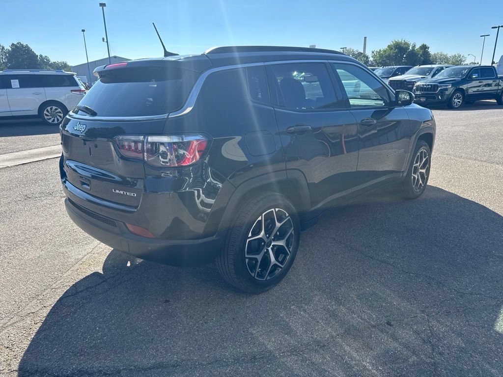 Used 2025 Jeep Compass Trailhawk AWD/4WD image 6