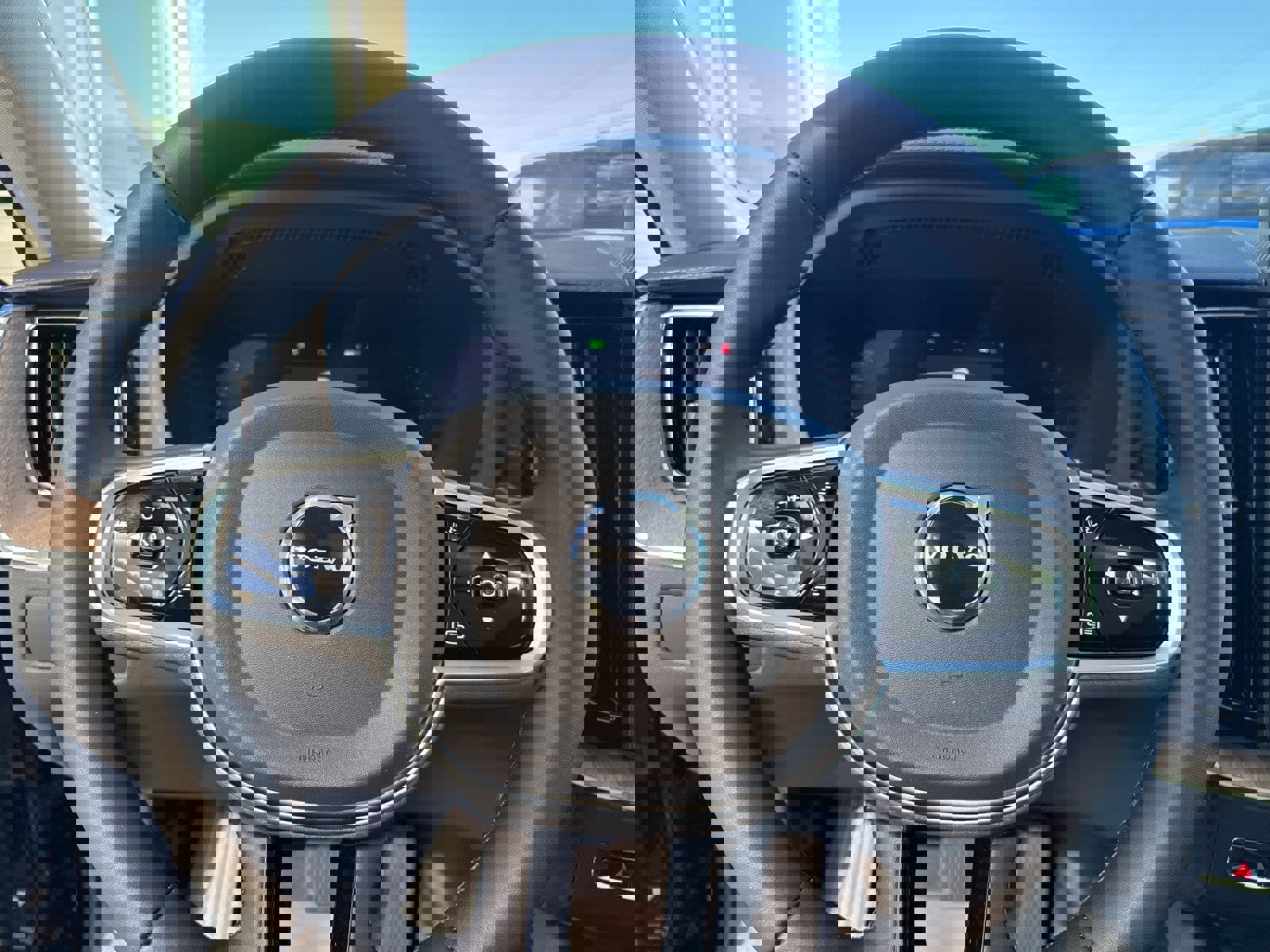 New 2026 Volvo XC60 B5 Ultra w/ Protection Package Premier image 25