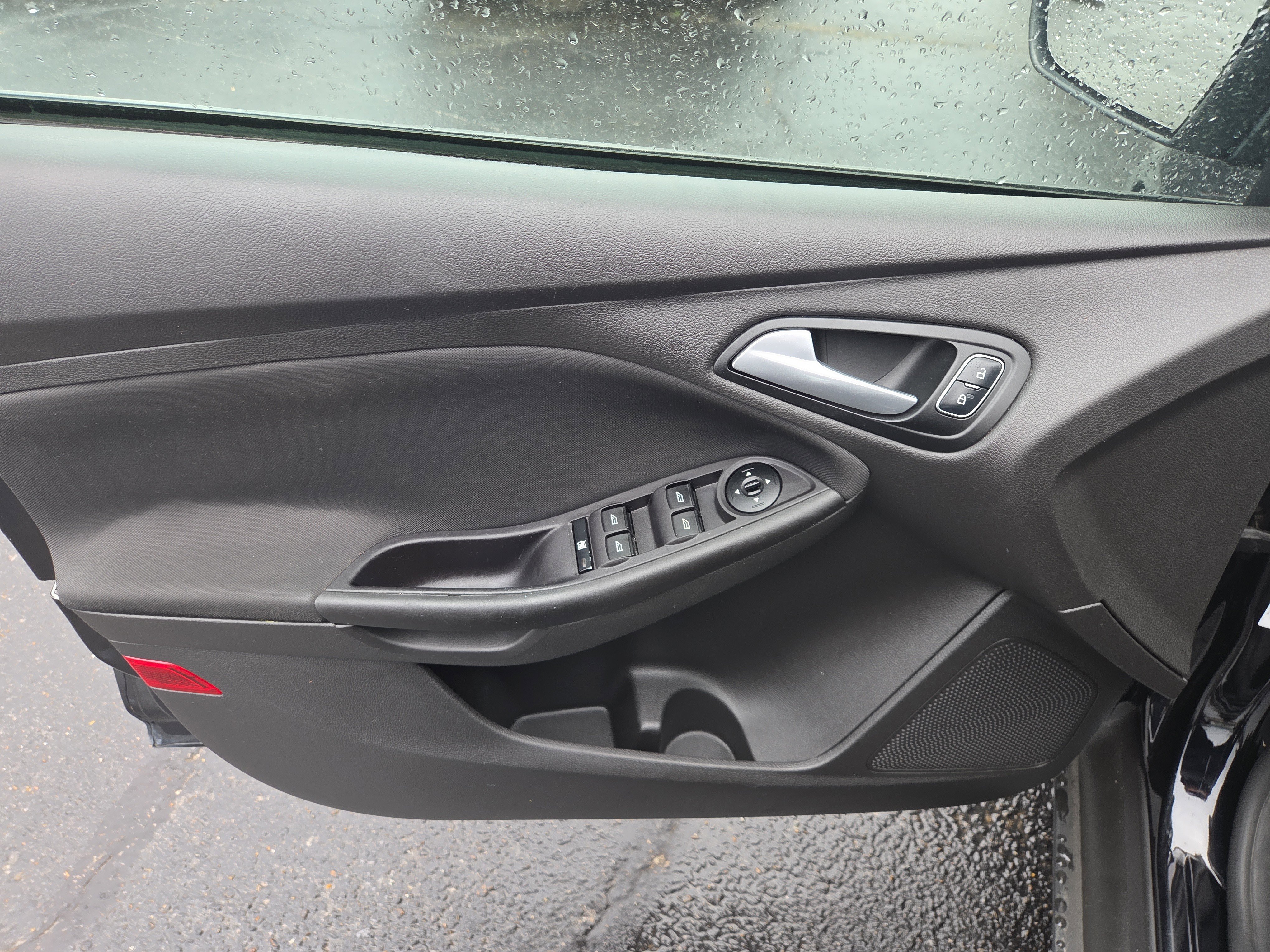 Used 2017 Ford Focus SE image 11