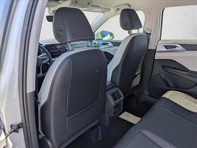 New 2026 Volkswagen Taos SE FWD image 23