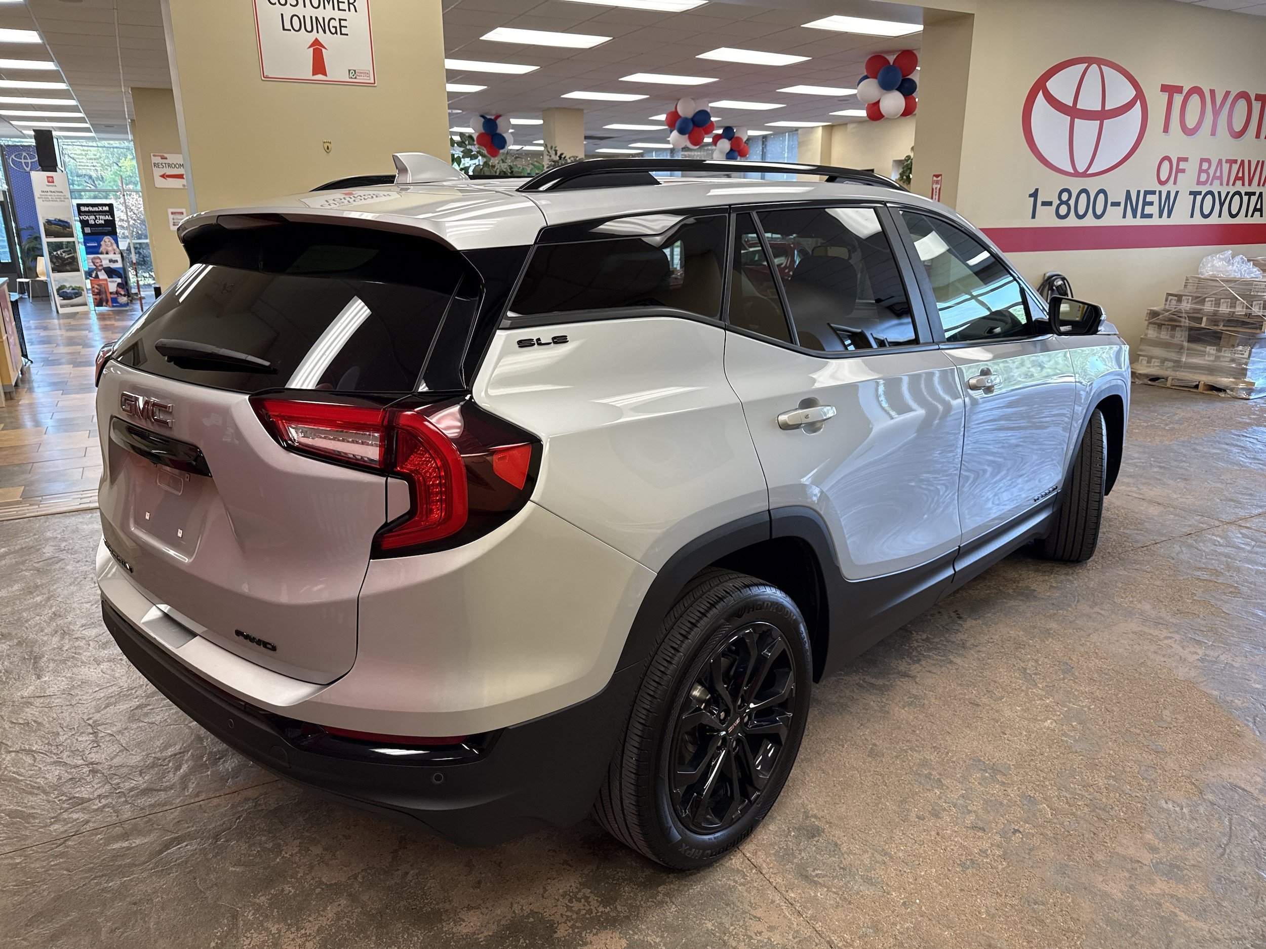 Used 2022 GMC Terrain SLE w/ Driver Convenience Package AWD/4WD image 13