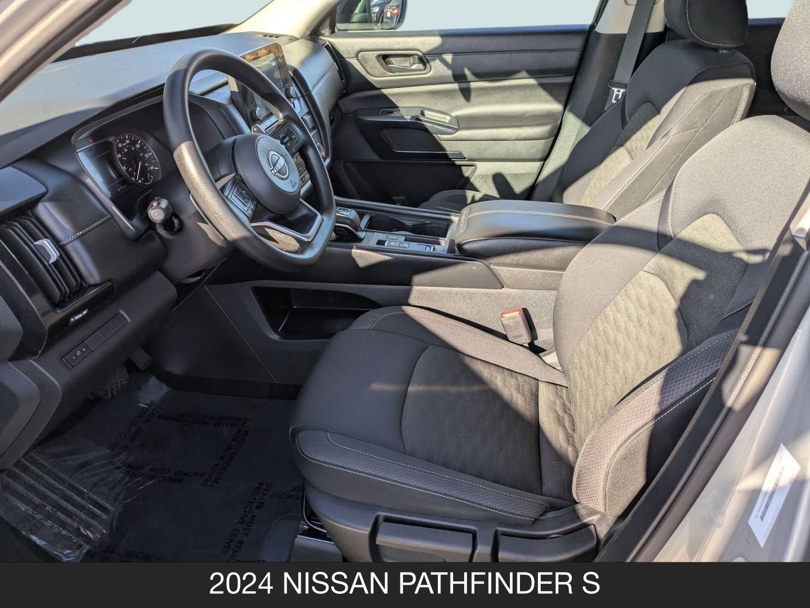Used 2024 Nissan Pathfinder S image 14