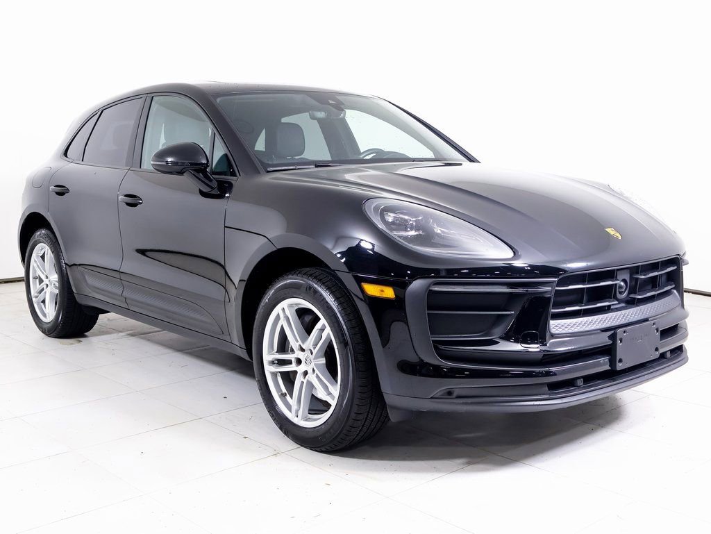 Certified 2025 Porsche Macan AWD/4WD image 25