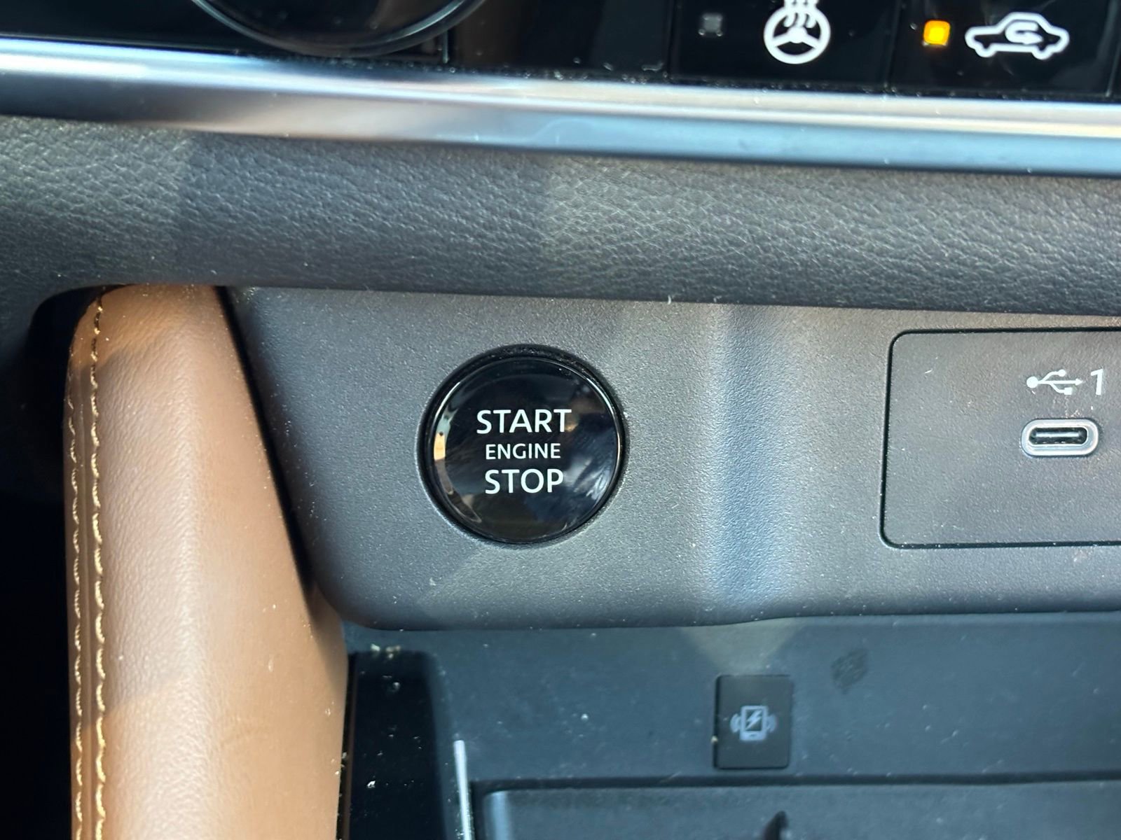 Used 2025 Nissan Rogue Platinum image 9