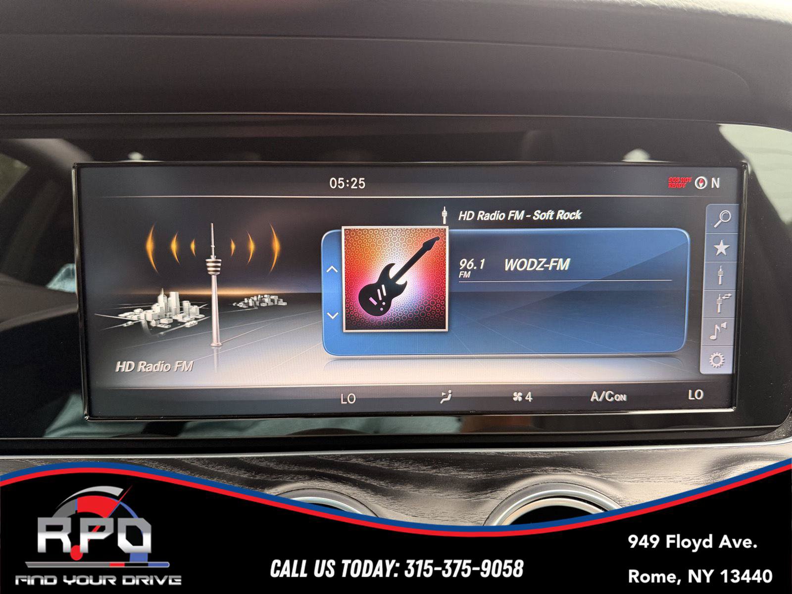 Used 2017 Mercedes-Benz E 300 4MATIC image 22