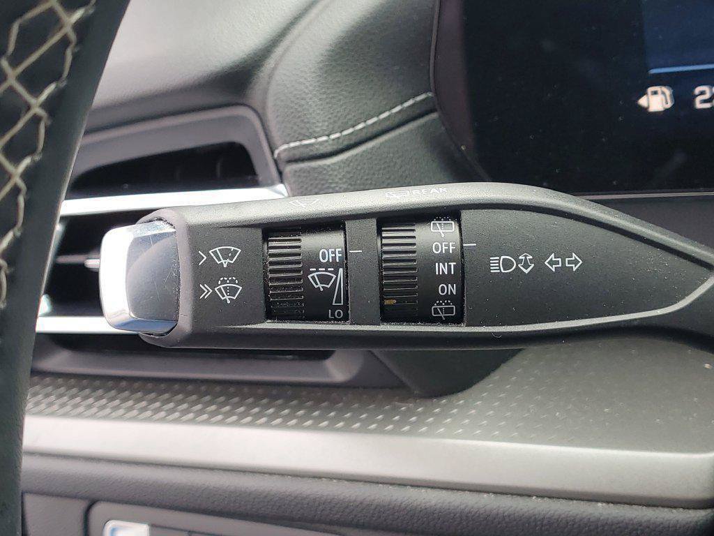 Used 2025 Chevrolet Traverse LT w/ Driver Confidence Package FWD image 11