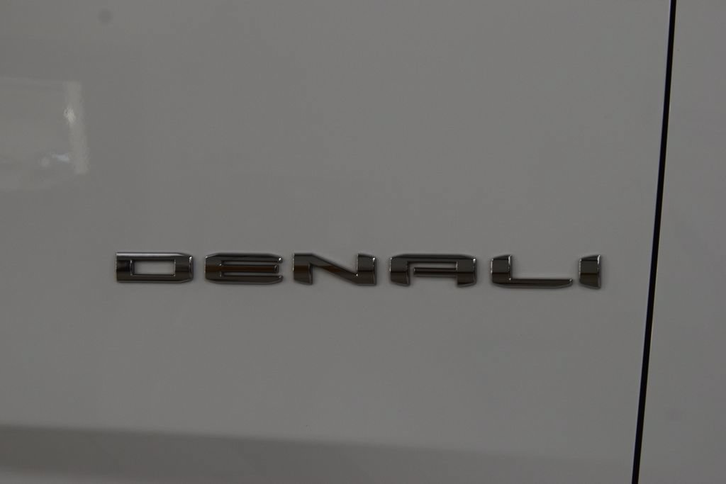 Used 2024 GMC Yukon XL Denali AWD/4WD image 17