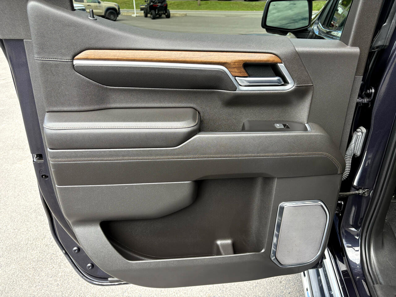 Used 2022 Chevrolet Silverado 1500 High Country w/ High Country Premium Package image 18