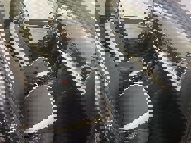 Certified 2025 Volkswagen Taos SE w/ Panoramic Sunroof Package image 4