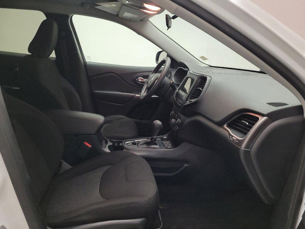 Used 2019 Jeep Cherokee Latitude w/ Popular Appearance Group AWD/4WD image 21