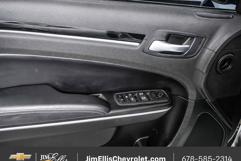 Used 2022 Chrysler 300 S w/ Safetytec Plus Group RWD image 6