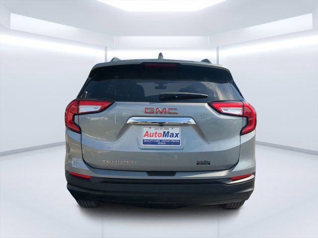 Used 2024 GMC Terrain SLE w/ Driver Convenience Package FWD image 4