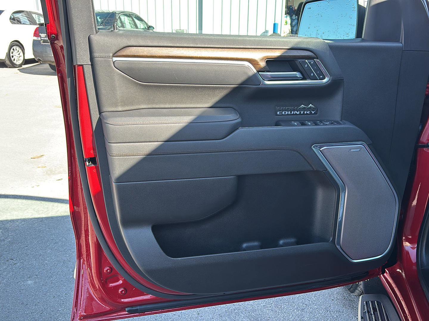 Used 2025 Chevrolet Silverado 1500 High Country w/ Technology Package image 17