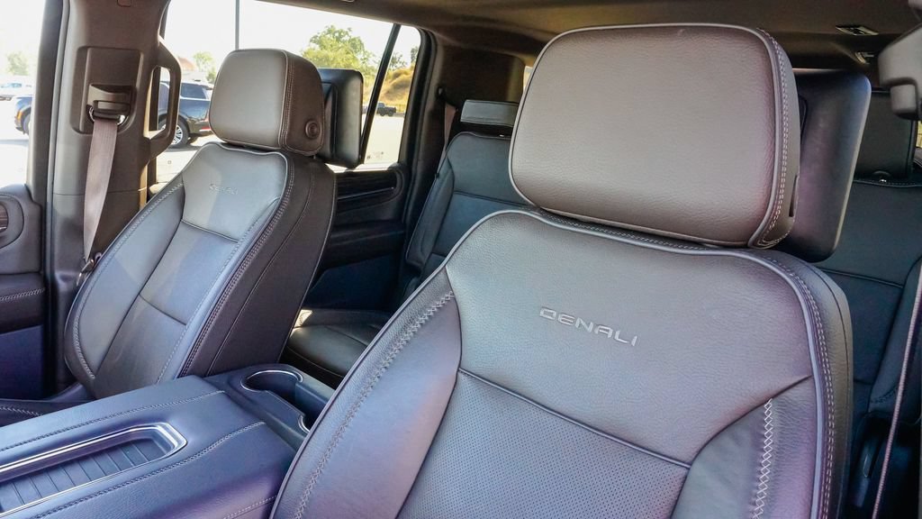Used 2023 GMC Yukon XL Denali AWD/4WD image 18
