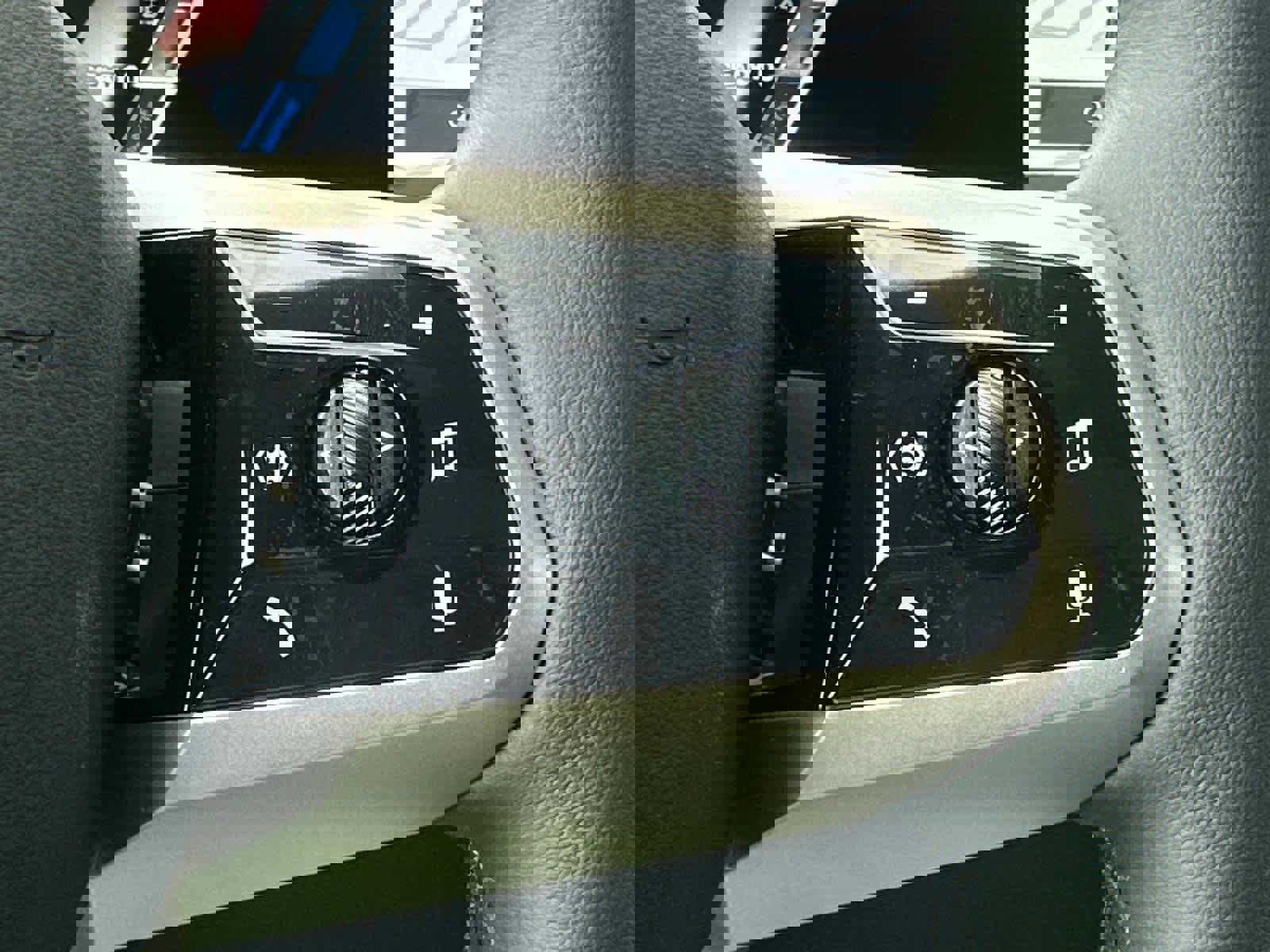 Used 2025 BMW iX xDrive50 image 6