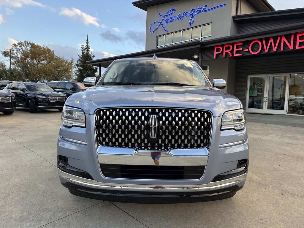 Used 2024 Lincoln Navigator Black Label image 4