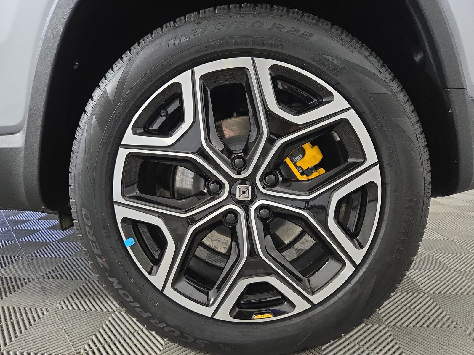 Used 2024 Rivian R1S Adventure AWD/4WD image 10