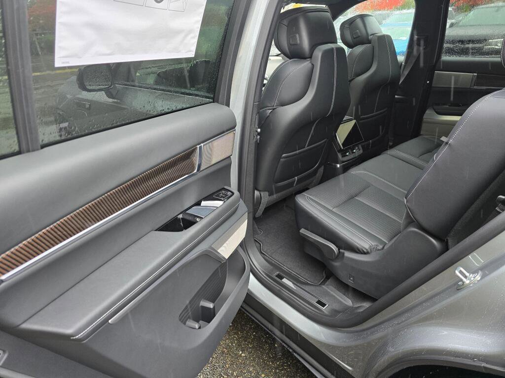 New 2026 Cadillac Vistiq Sport image 25