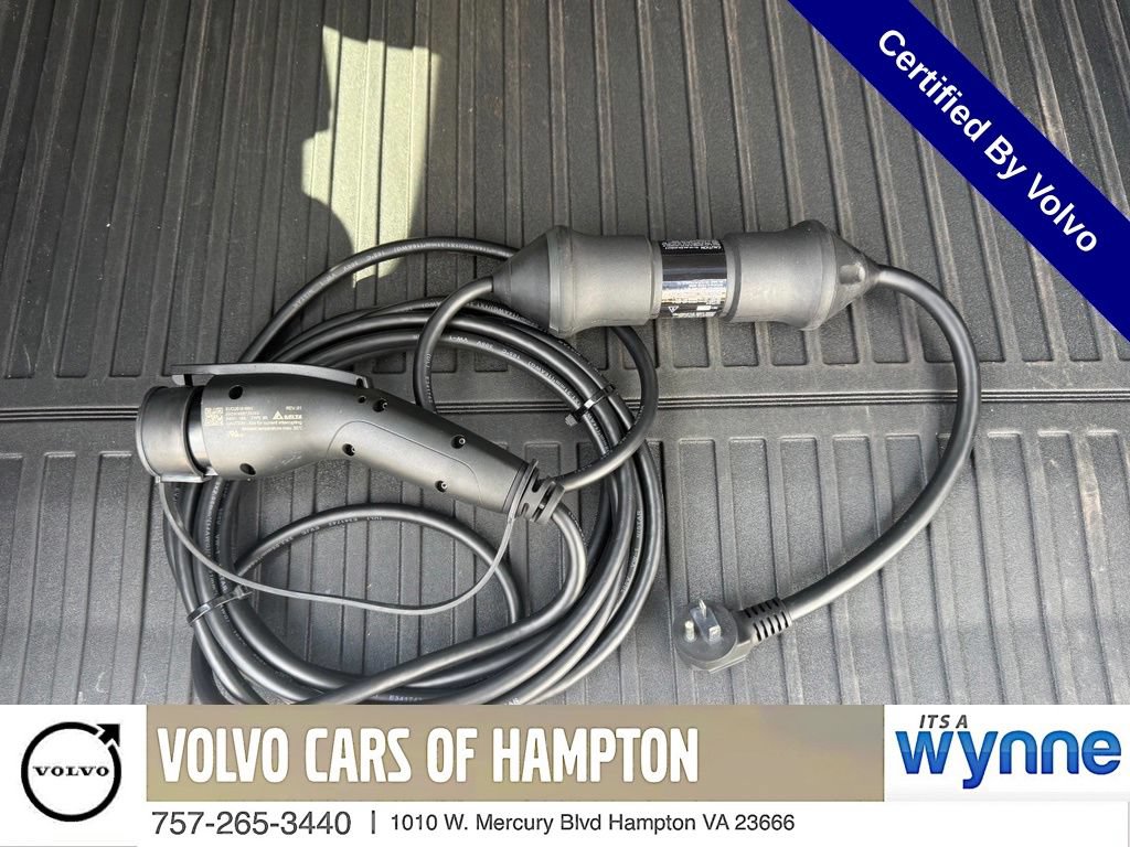 Used 2025 Volvo XC60 T8 Ultra w/ Protection Package Premier AWD/4WD image 10