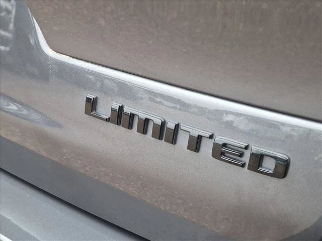 Used 2025 Jeep Grand Cherokee L Limited w/ Black Appearance Package AWD/4WD image 13