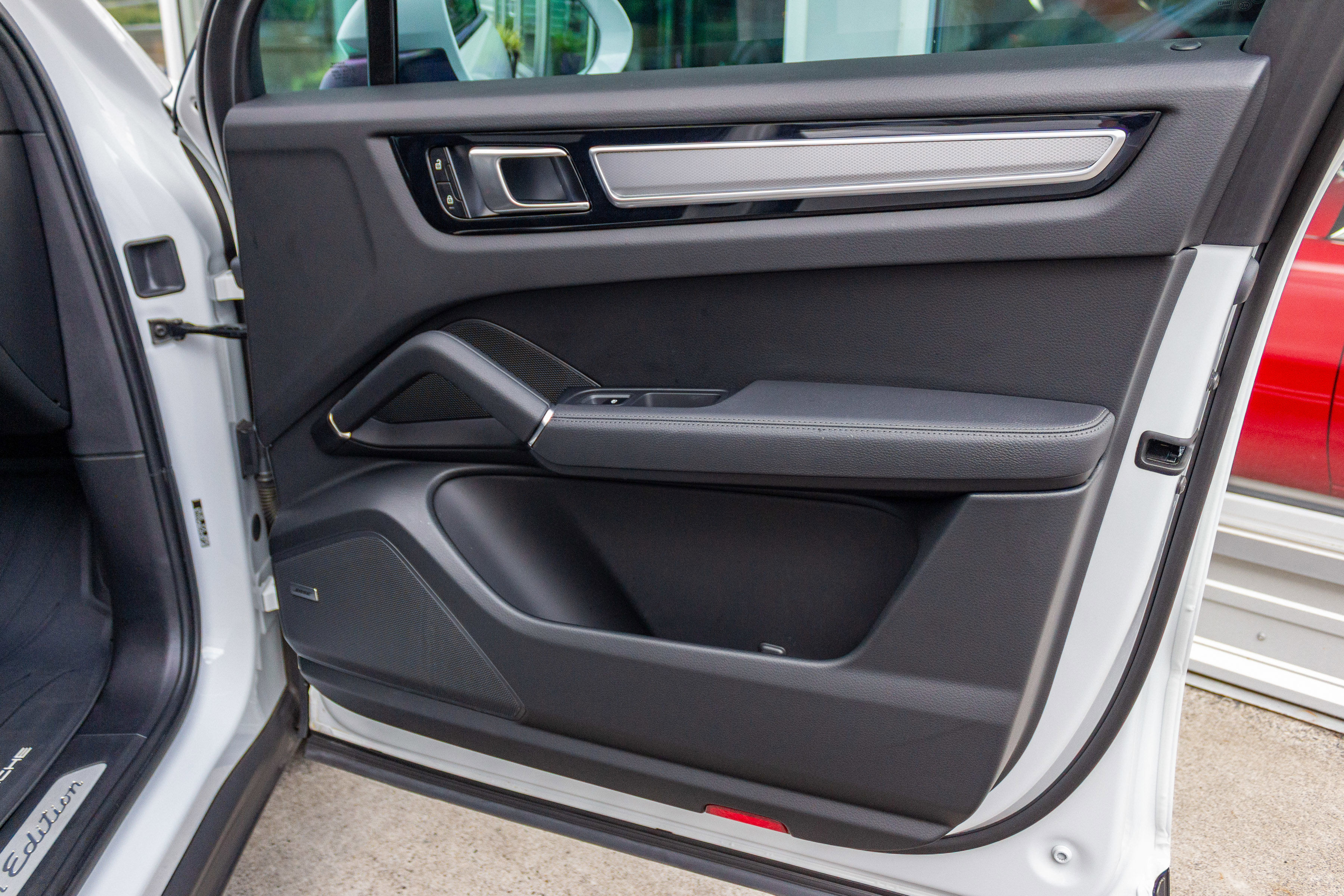 Used 2022 Porsche Cayenne S Platinum image 29