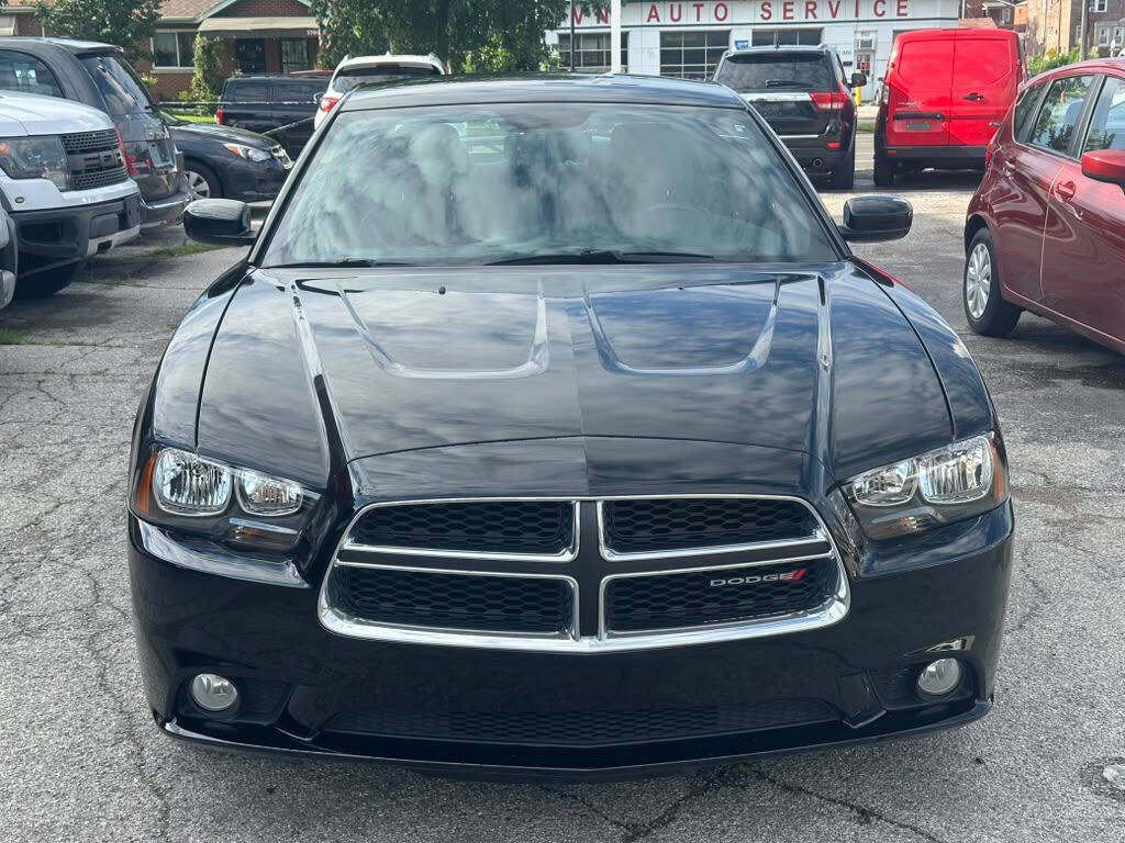 Used 2014 Dodge Charger SXT RWD image 2