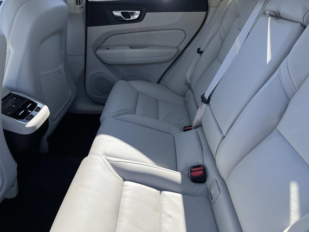 New 2026 Volvo XC60 B5 Ultra w/ Climate Package image 19
