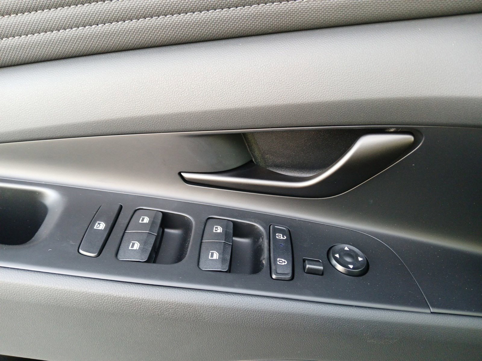 New 2025 Hyundai Elantra Sport image 16