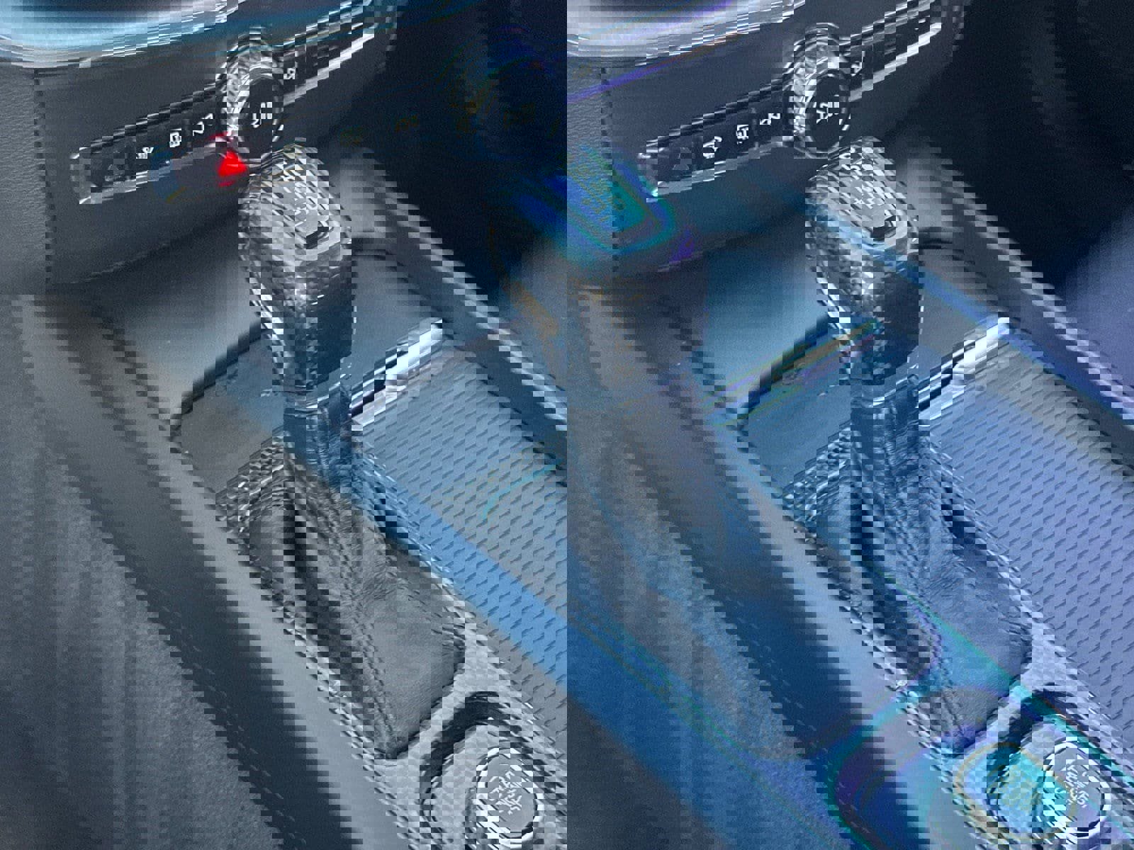 Used 2018 Volvo XC60 T5 Momentum w/ Convenience Package image 30